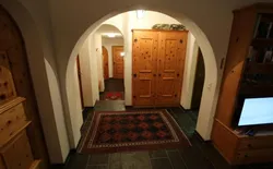 Bild 14: Eingangskorridor mit Küchenvorplatz