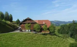 Bild 2: Unser Bauernhof Ober-Tiefenbühl liegt auf 950 m.ü.M.