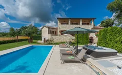 Villa Vernier mit privatem Pool und Whirlpool, Bild 1