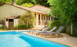 Kürzlich renoviertes Ferienhaus mit privatem Schwimmbad, Bild 1: Schwimmbad des Ferienhauses