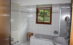Bild 12: FeWo Heidhöhe, Jesteburg, Wannenbad mit WC