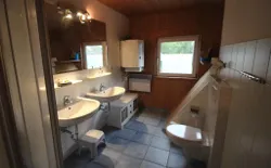 Bild 41: Dusche und Bad, WC I