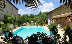 Haus mit 2 Schlafzimmern mit Zugang zum Pool, Spa und möbliertem Garten in Saint-Front-de-Pradoux, Bild 1