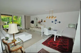 Bild 3: Wohnzimmer mit Essecke u. Polstergruppe
